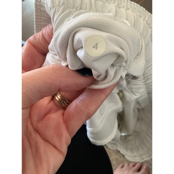 Lululemon Speed Up shorts size 4 - Picture 3 of 4